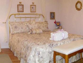 Alexandria House Bed & Breakfast West Kelowna Exterior photo